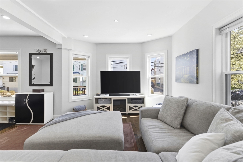 16 Willard Ave 1