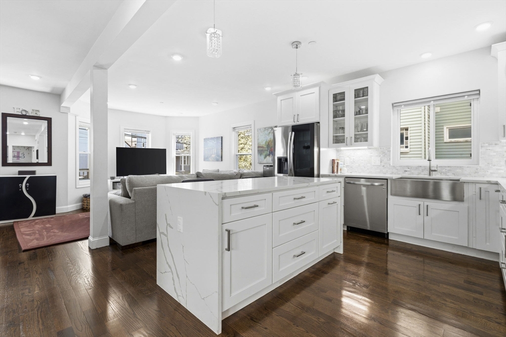 16 Willard Ave 1