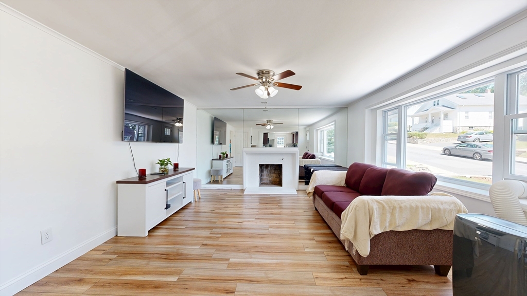 28 Deforest St