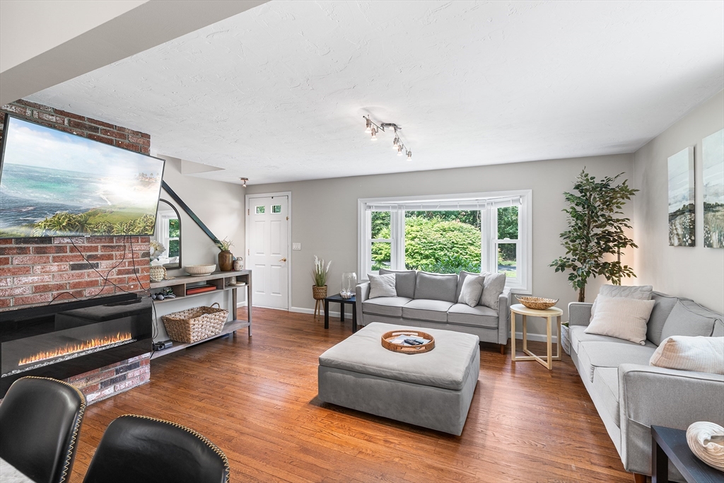 9 Whitman Dr
