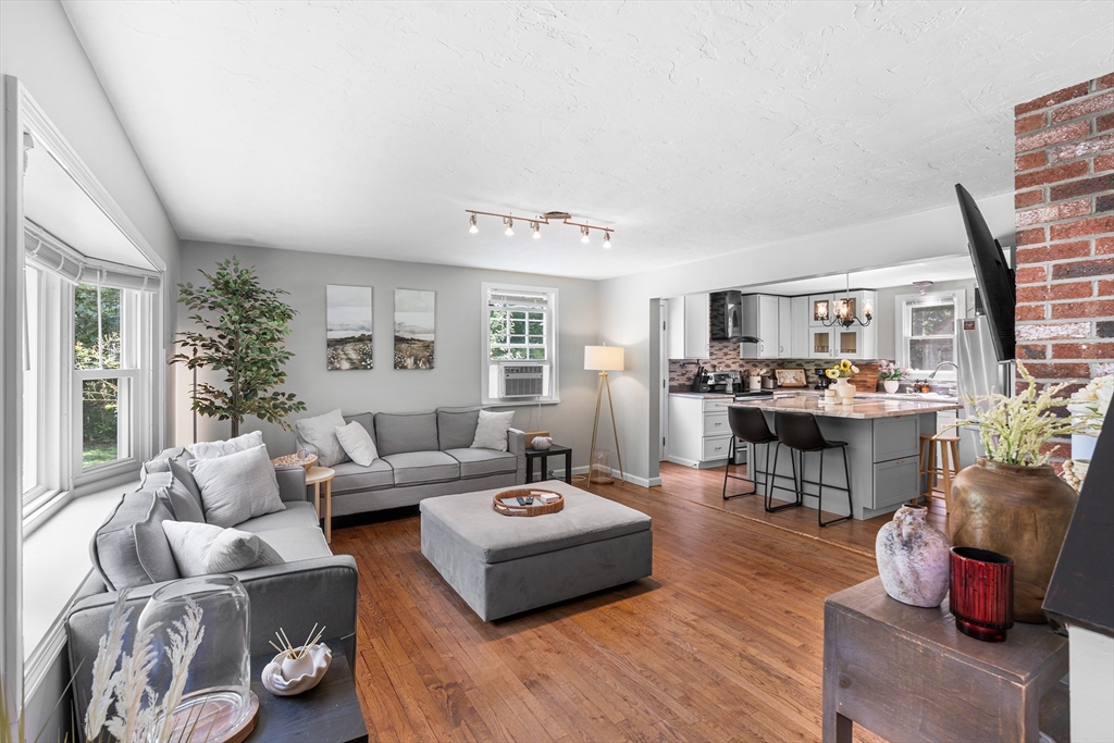 9 Whitman Dr
