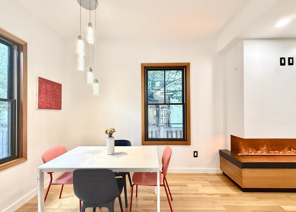 8 Lopez St 8