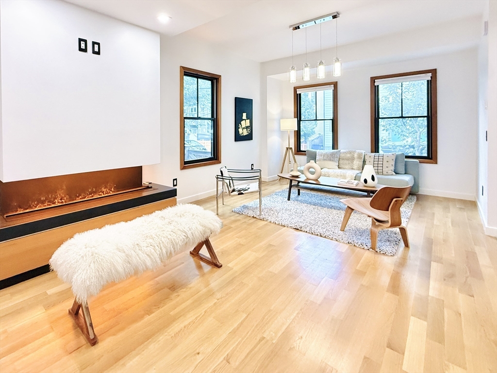 8 Lopez St 8