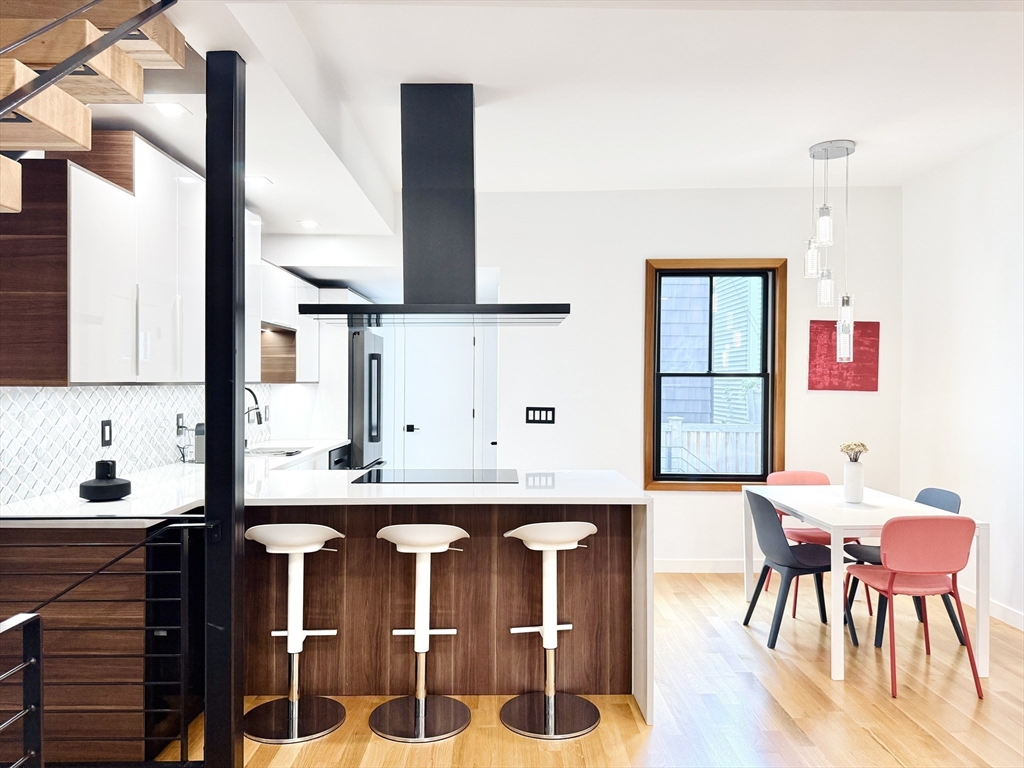8 Lopez St 8
