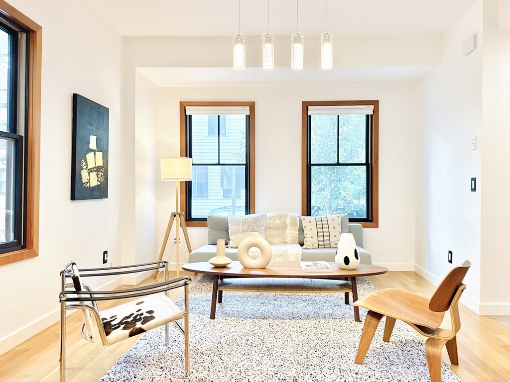 8 Lopez St 8