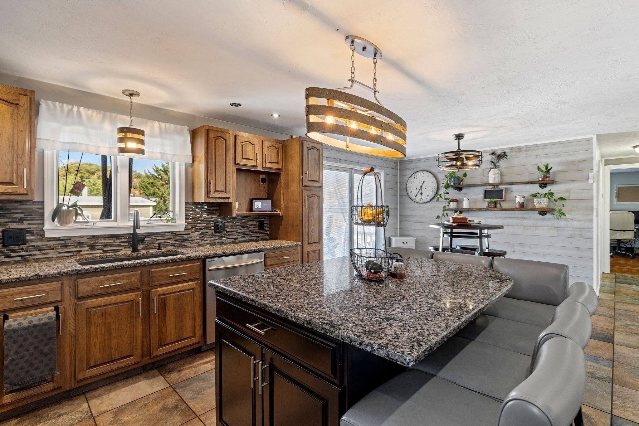21 Milton St, Blackstone, MA Photo #7