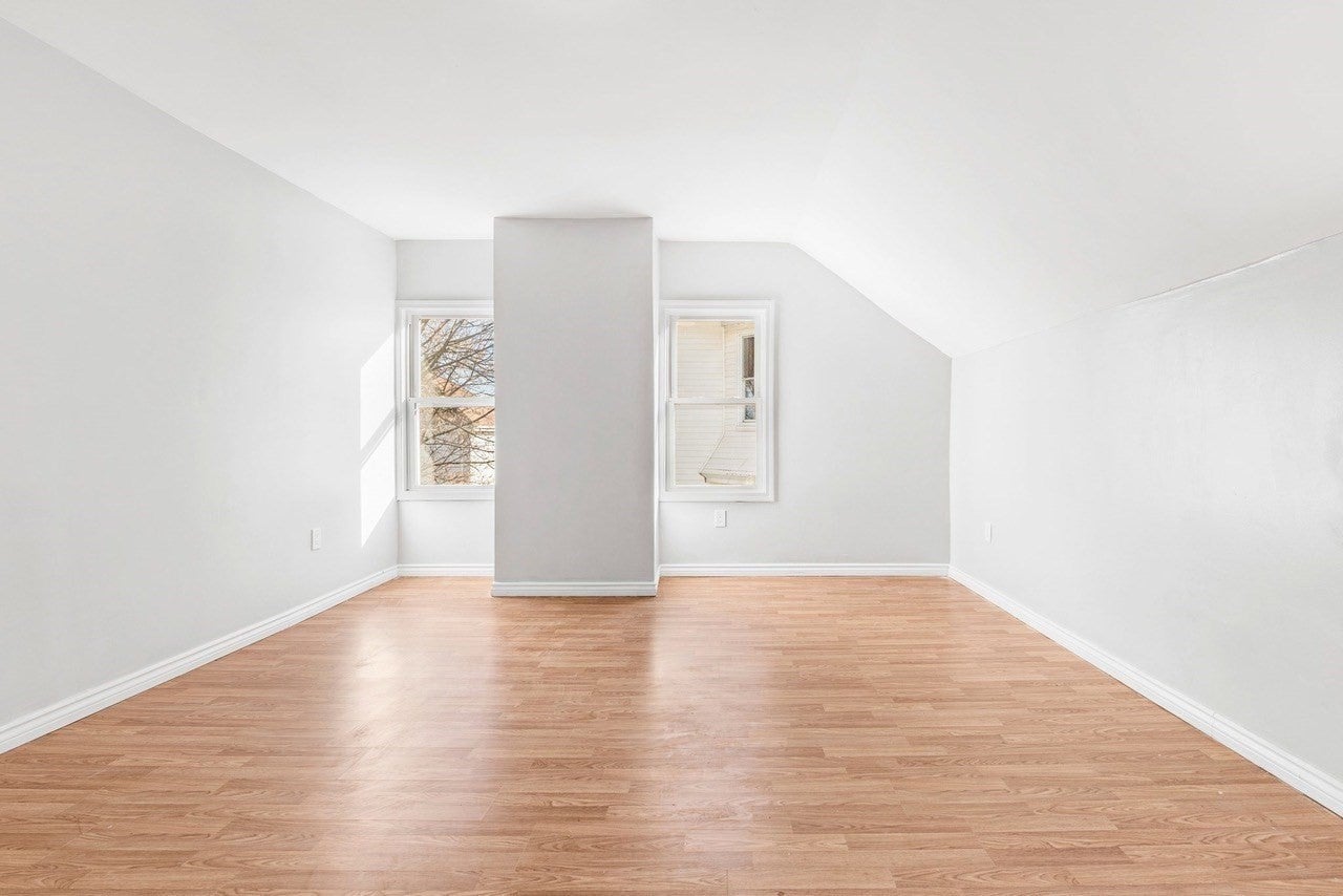 Click for 502 Fourth St #3, Fall River, MA slideshow