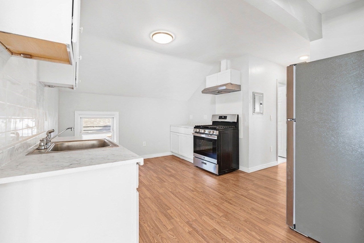 502 Fourth St 3