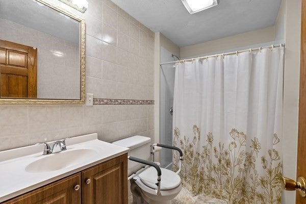 394 Lees River Avenue, Somerset, MA, 394 Lees River Avenue, Somerset, MA Photo #32