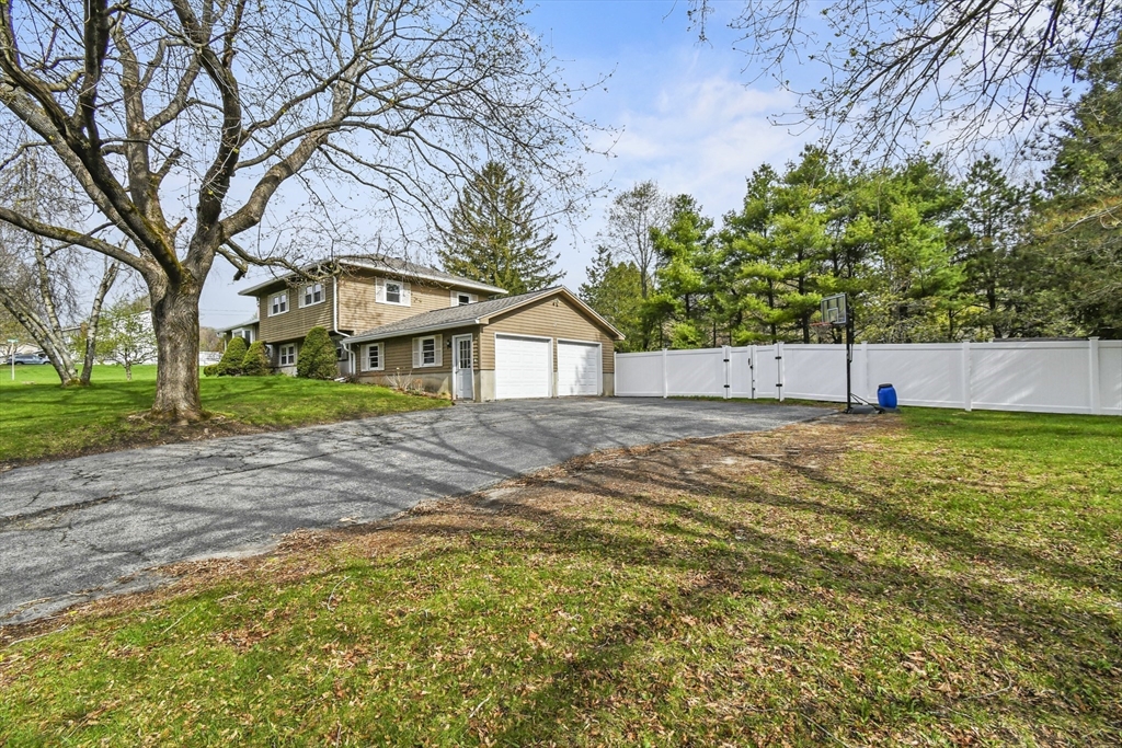24 Bruce Dr