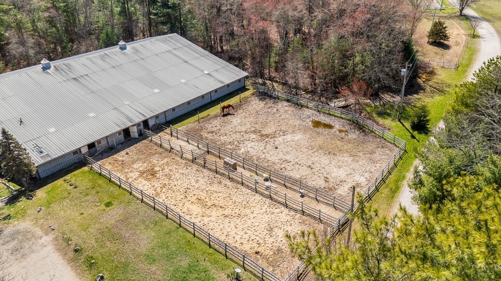 714 Snipatuit Rd