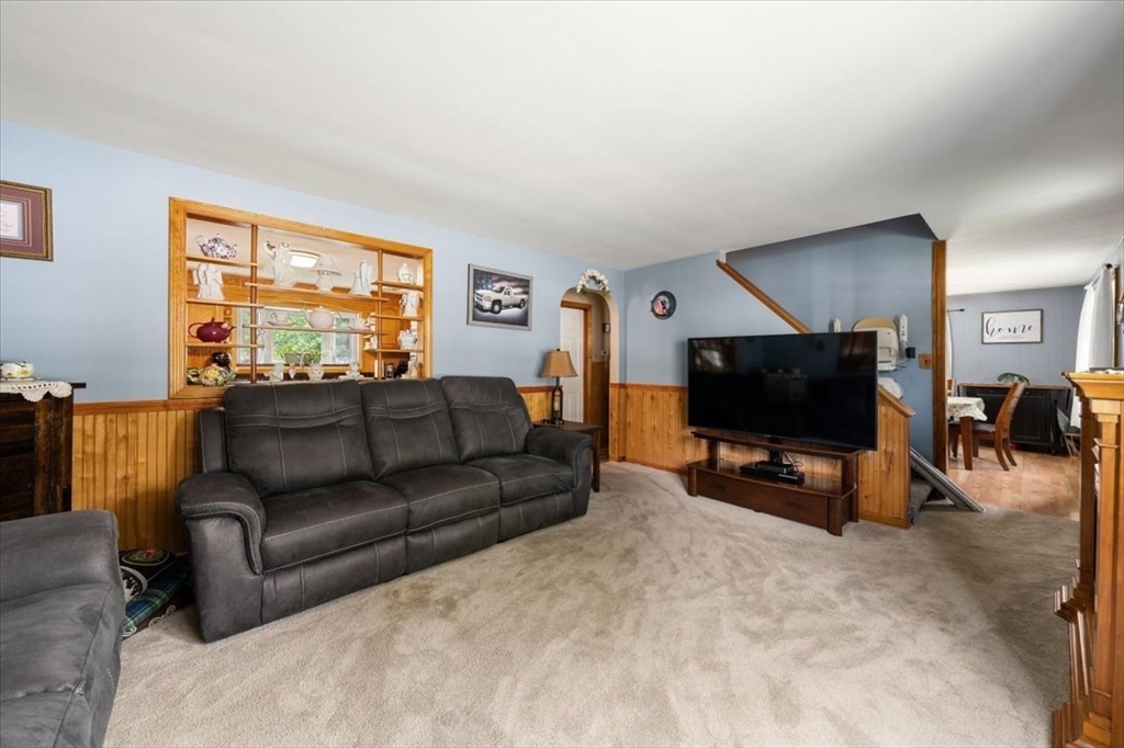 34 Robert Bigelow St