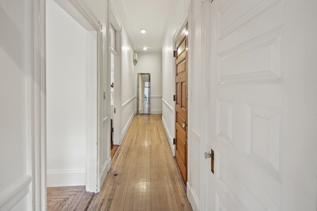 Boston, Massachusetts 02115, United States, 3 Bedrooms Bedrooms, ,2 BathroomsBathrooms,Residential,Pending,22321