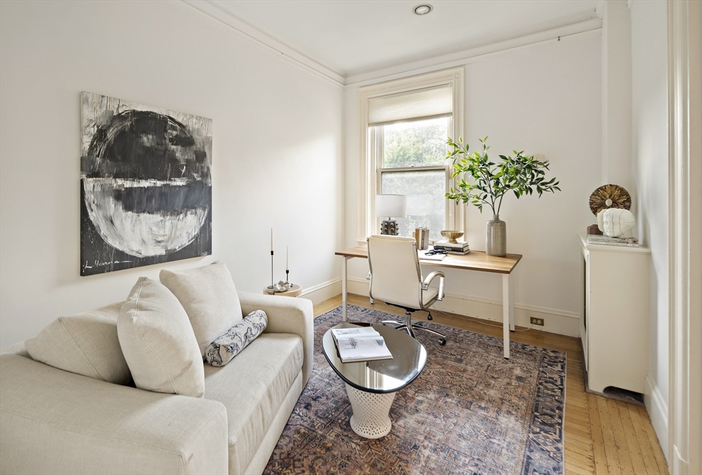 Boston, Massachusetts 02115, United States, 3 Bedrooms Bedrooms, ,2 BathroomsBathrooms,Residential,Pending,22321