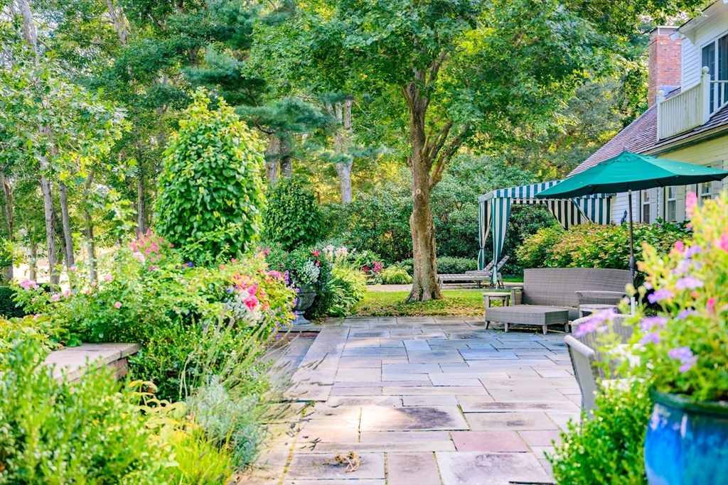 Barnstable, Massachusetts 02655, United States, 5 Bedrooms Bedrooms, ,6 BathroomsBathrooms,Residential,Active,210375