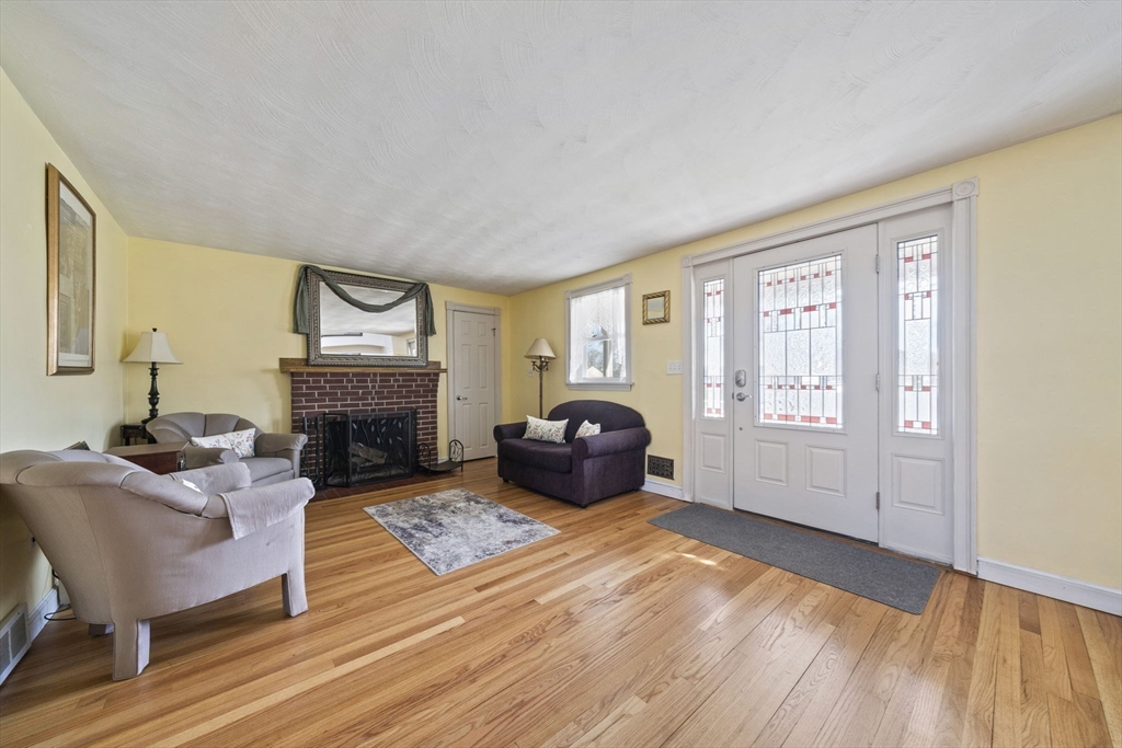 19 Selwyn Rd