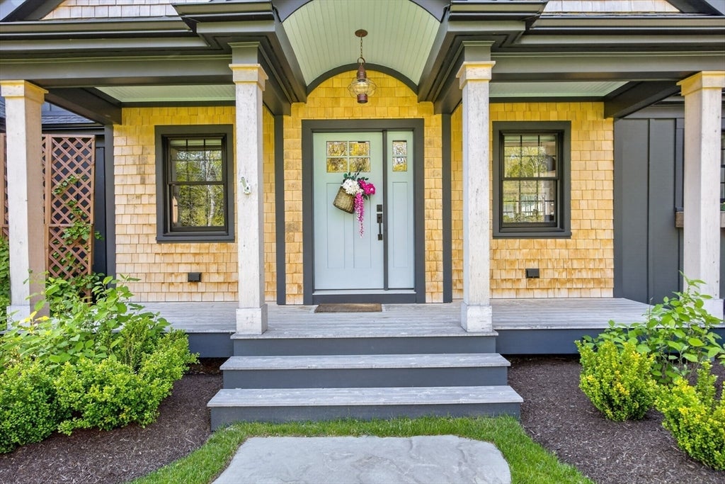 27 Evangeline Rd