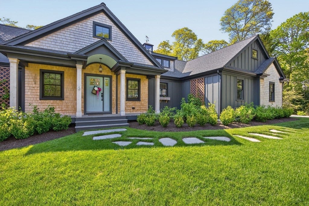 27 Evangeline Rd