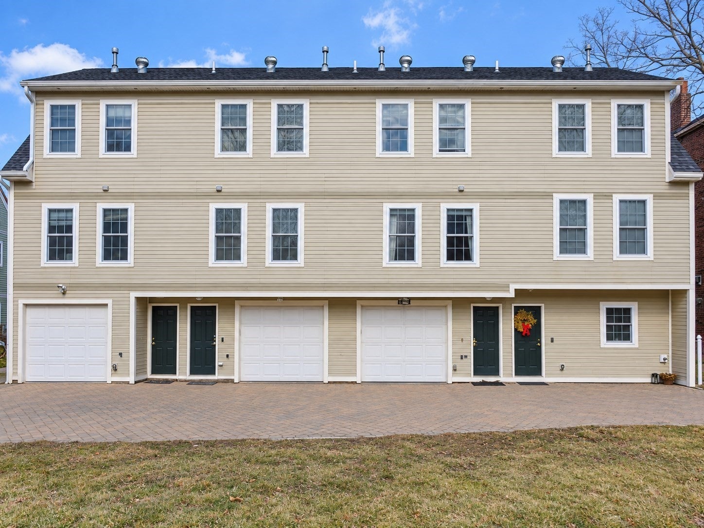 Click for 280 River St #2, Cambridge, MA slideshow