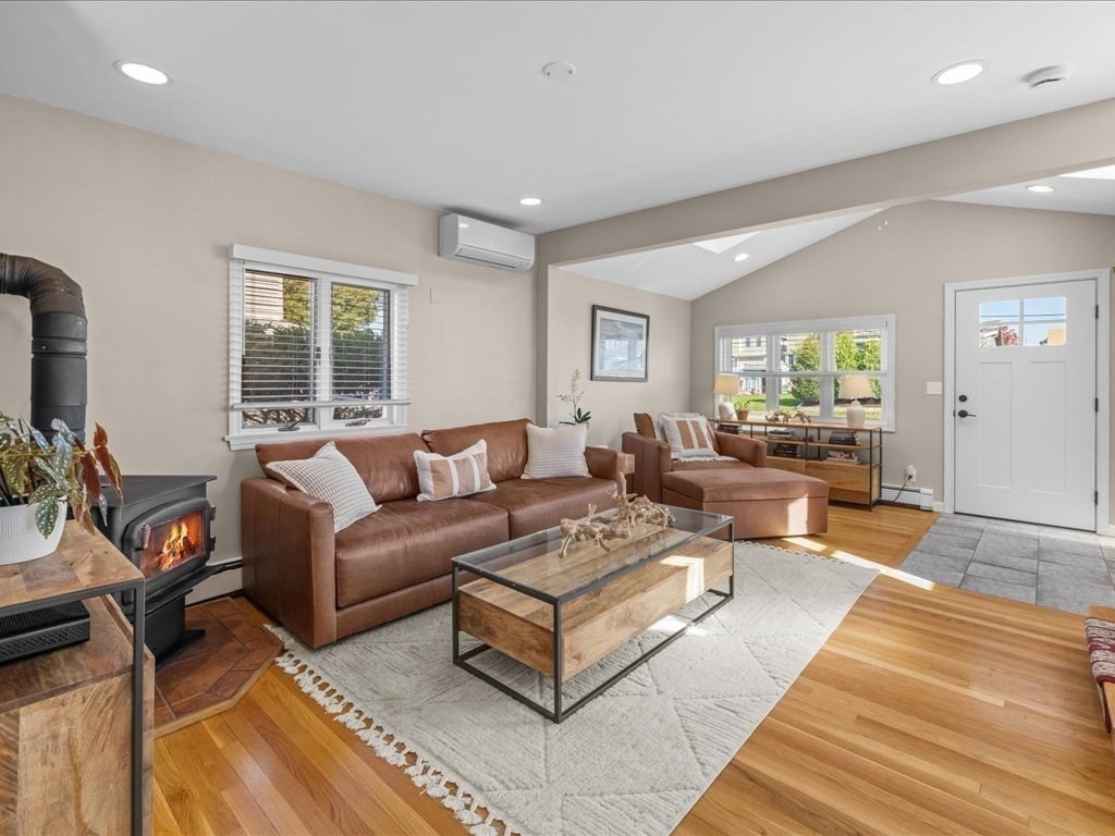 37 Pawsey St