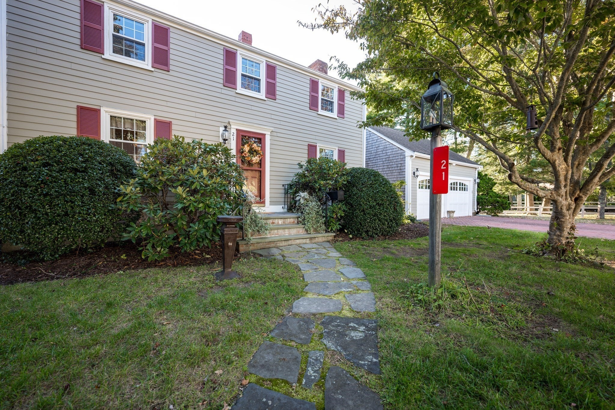 Photo of 21 Thatcher St, Dartmouth, MA