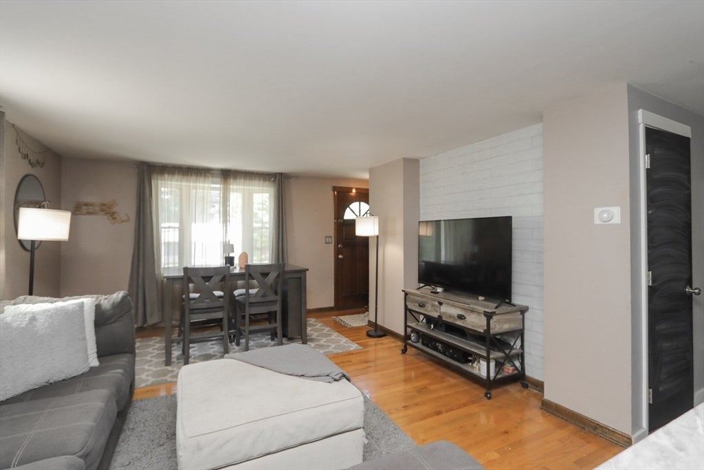 41 Rosedale Ave, Springfield, MA, 41 Rosedale Ave, Springfield, MA Photo #3