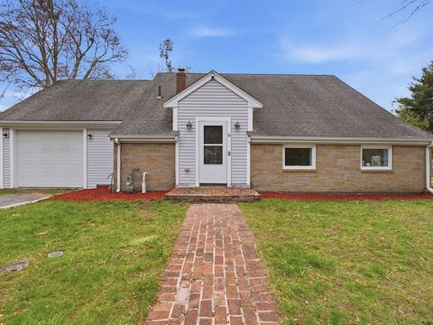 Photo of 16 Beverly St, Dartmouth, MA 02747 (MLS # 73510289)