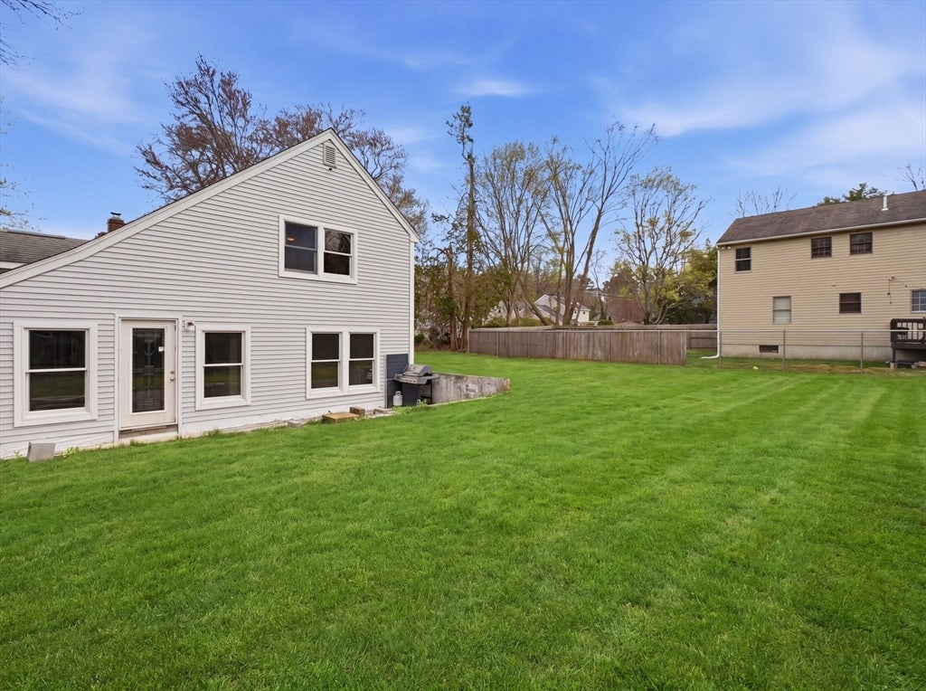 16 Beverly St