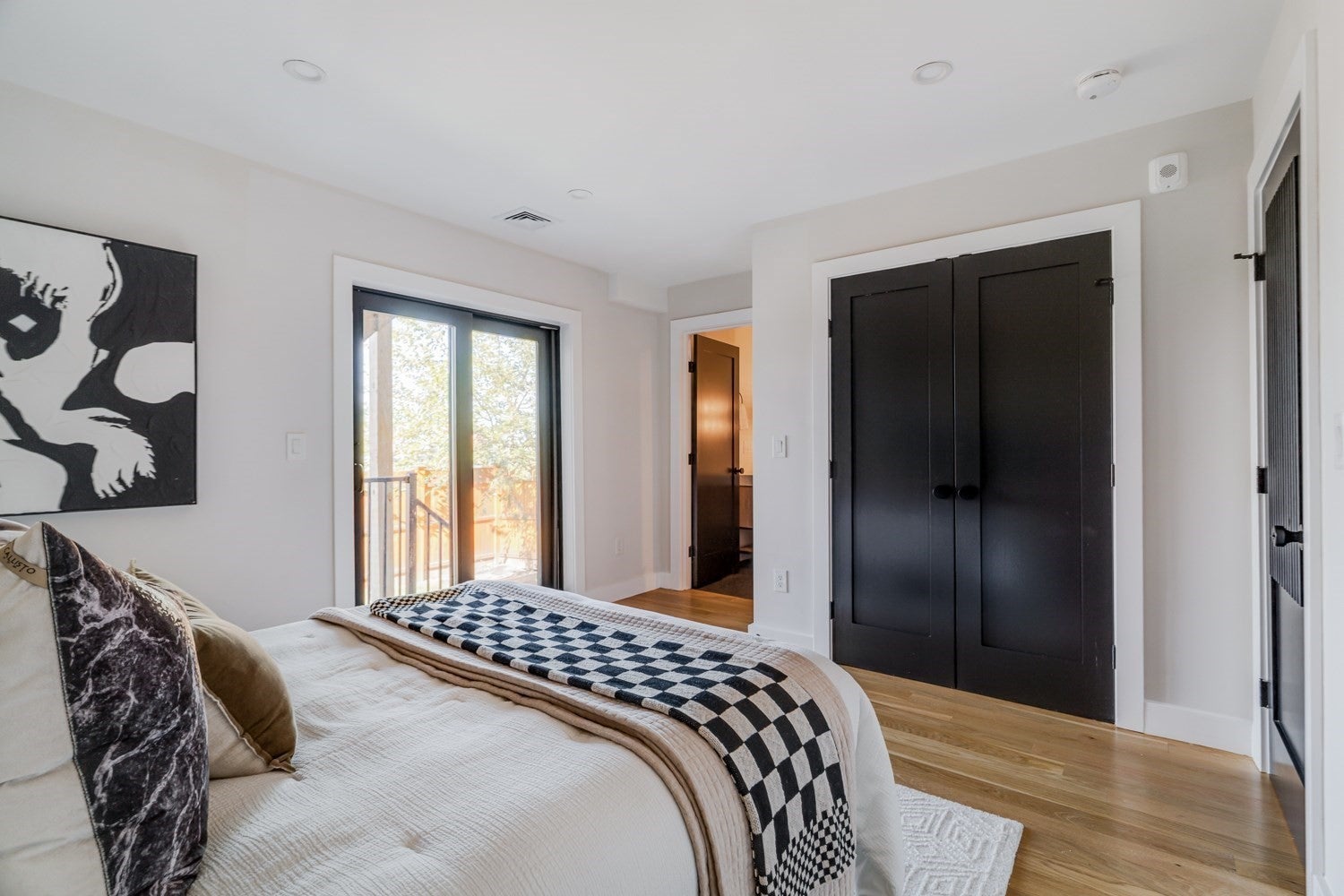 272 E Eagle ST #1, Boston, MA Photo #20