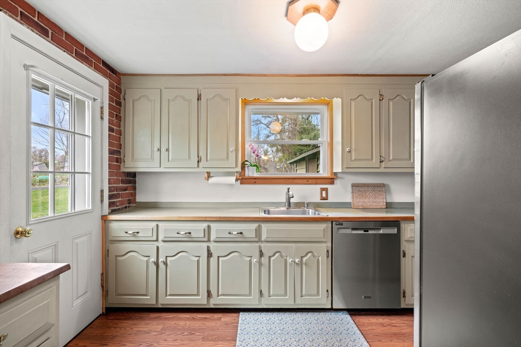 15 Waterman Rd, Auburn, MA Photo #8