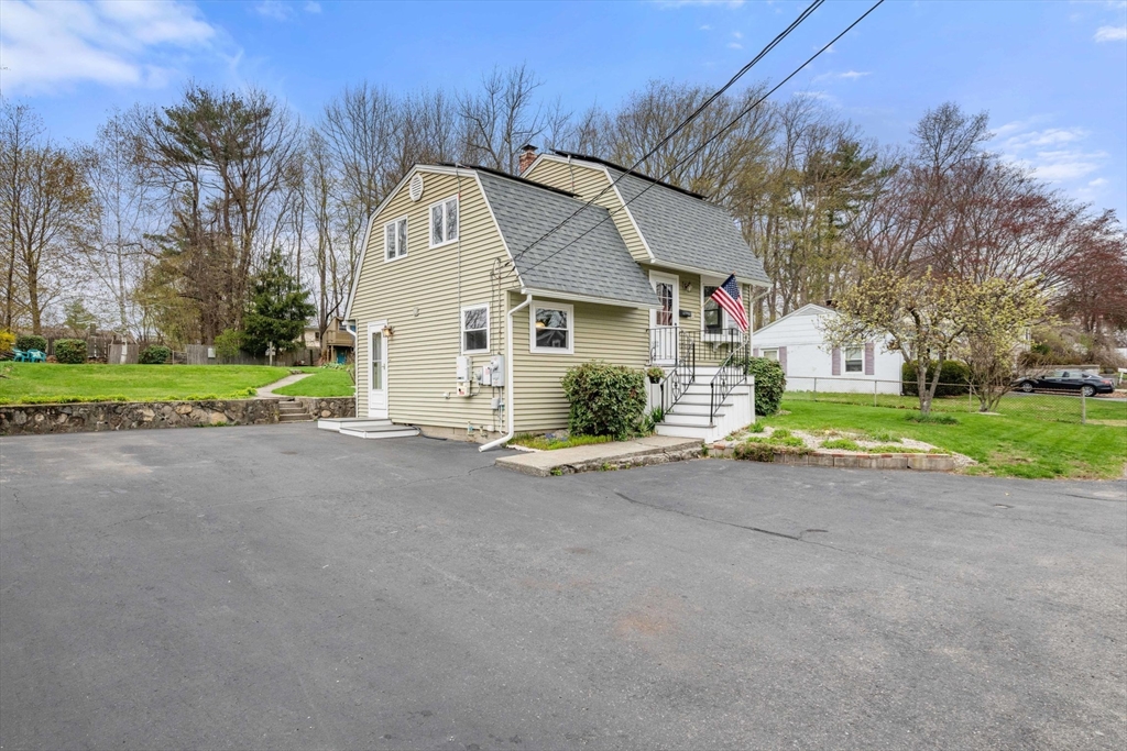 15 Waterman Rd, Auburn, MA Photo #2