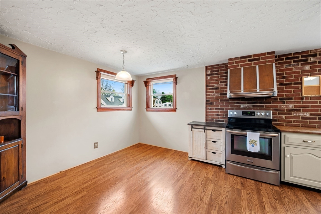 15 Waterman Rd, Auburn, MA Photo #12