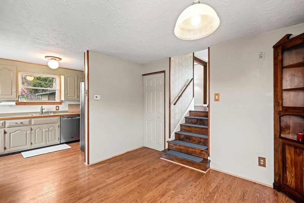 15 Waterman Rd, Auburn, MA Photo #10