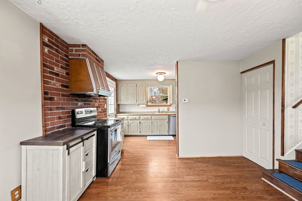 15 Waterman Rd, Auburn, MA Photo #9