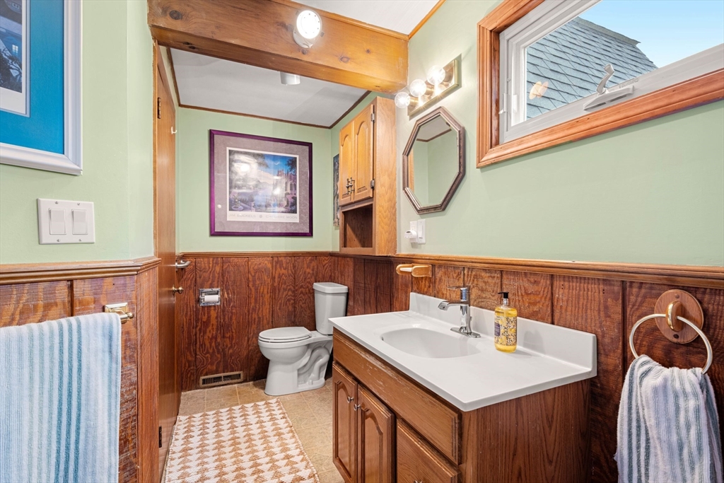 15 Waterman Rd, Auburn, MA Photo #20