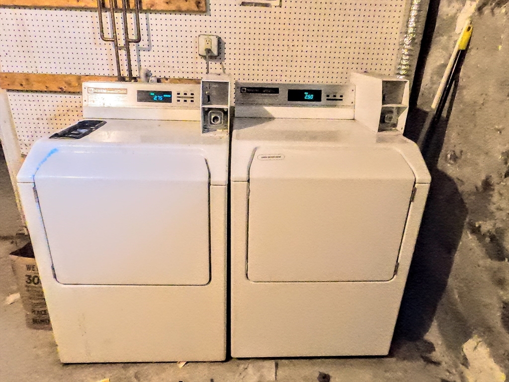 3957 Washington St 3L