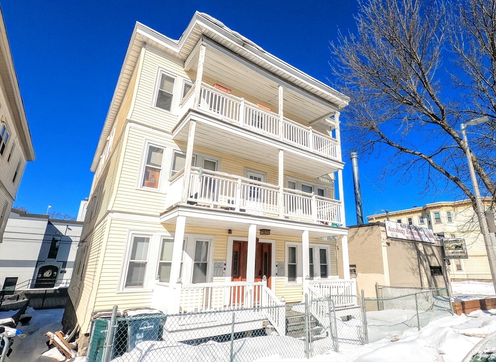 3957 Washington St 3L