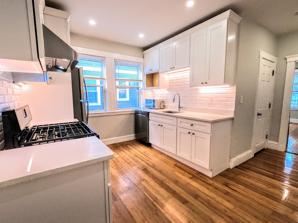 3957 Washington St 3L