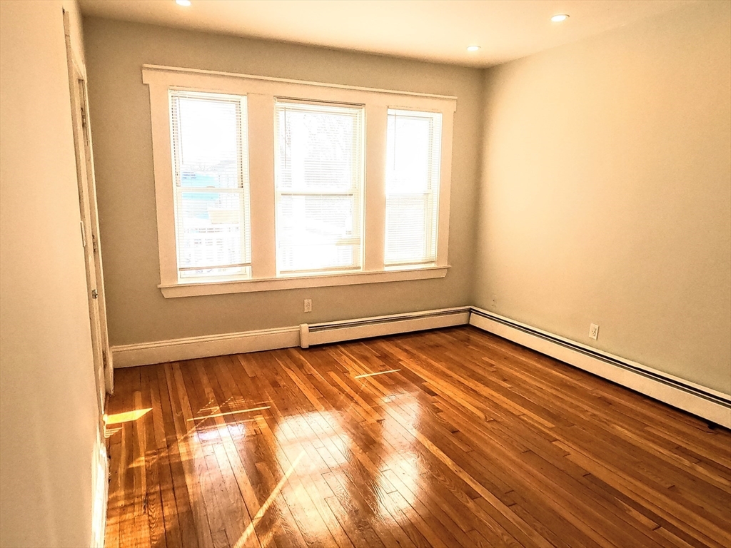 3957 Washington St 3L