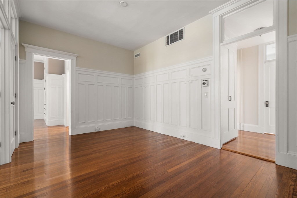 76 Marshal St 2