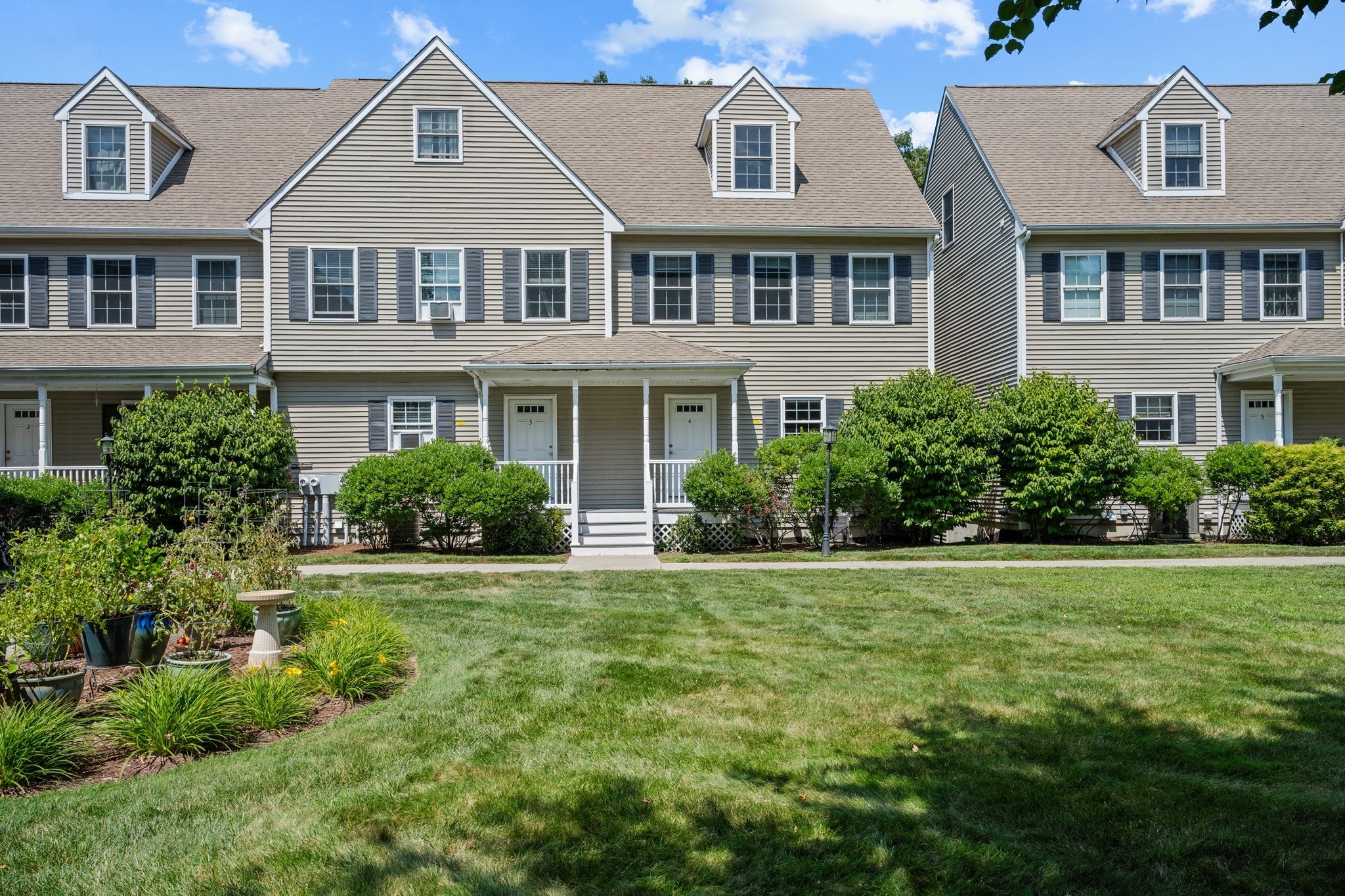 Click for 7 Dewey Street #4, Natick, MA slideshow