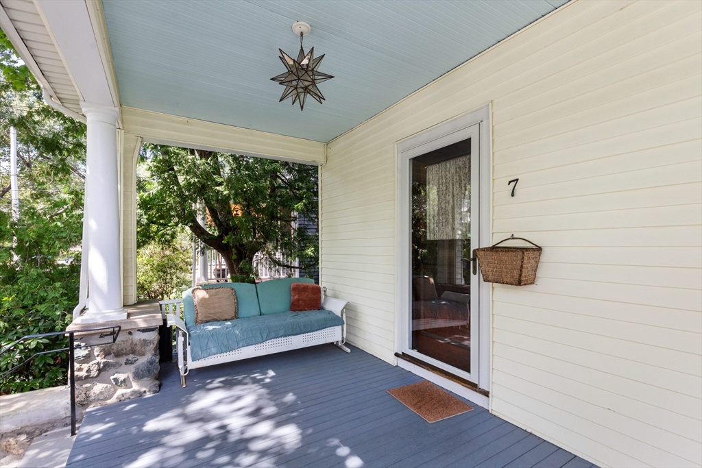 7 Woodland St