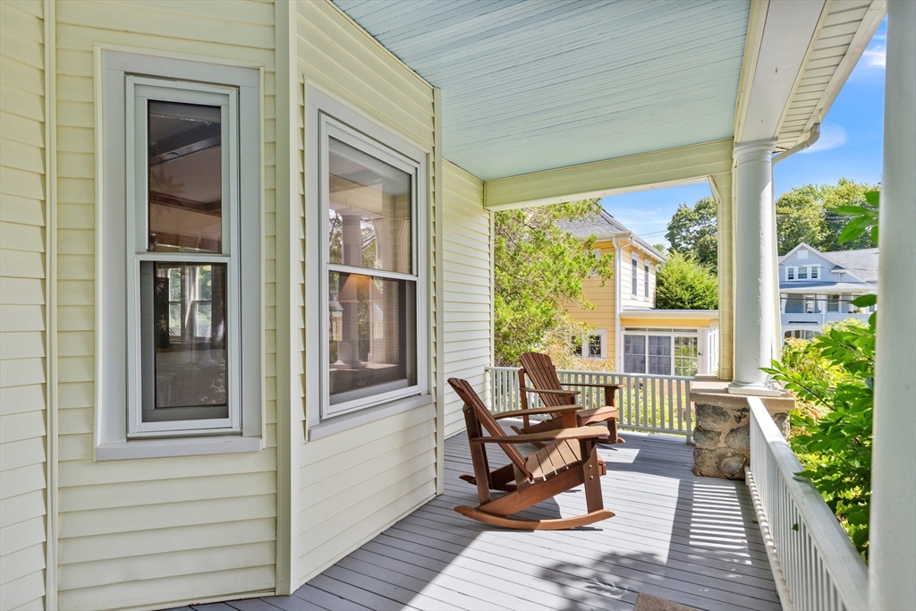 7 Woodland St