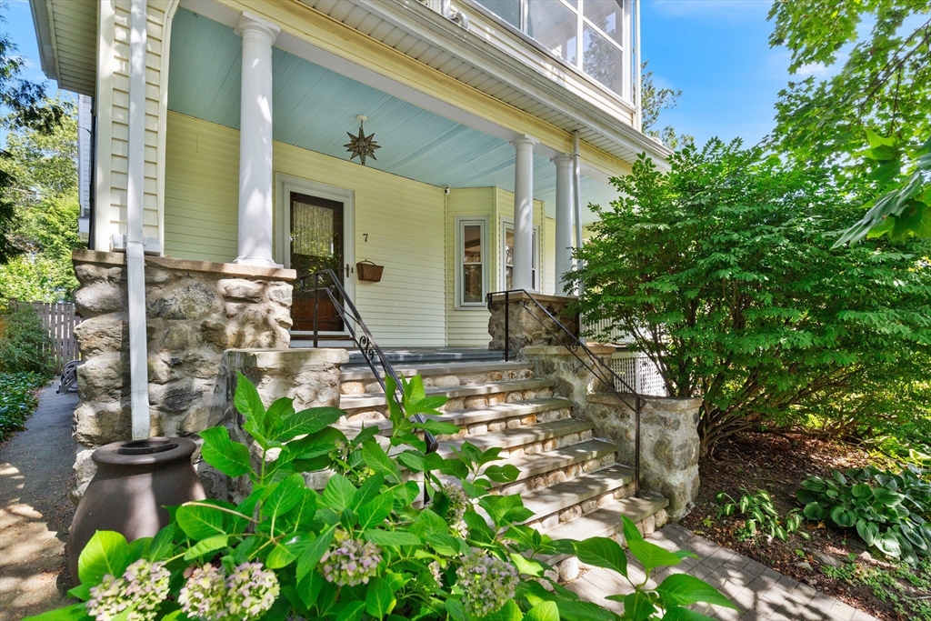 7 Woodland St