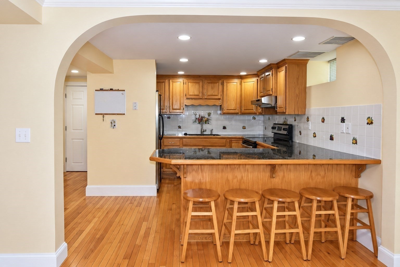 Click for 22 Dana St #B, Somerville, MA slideshow
