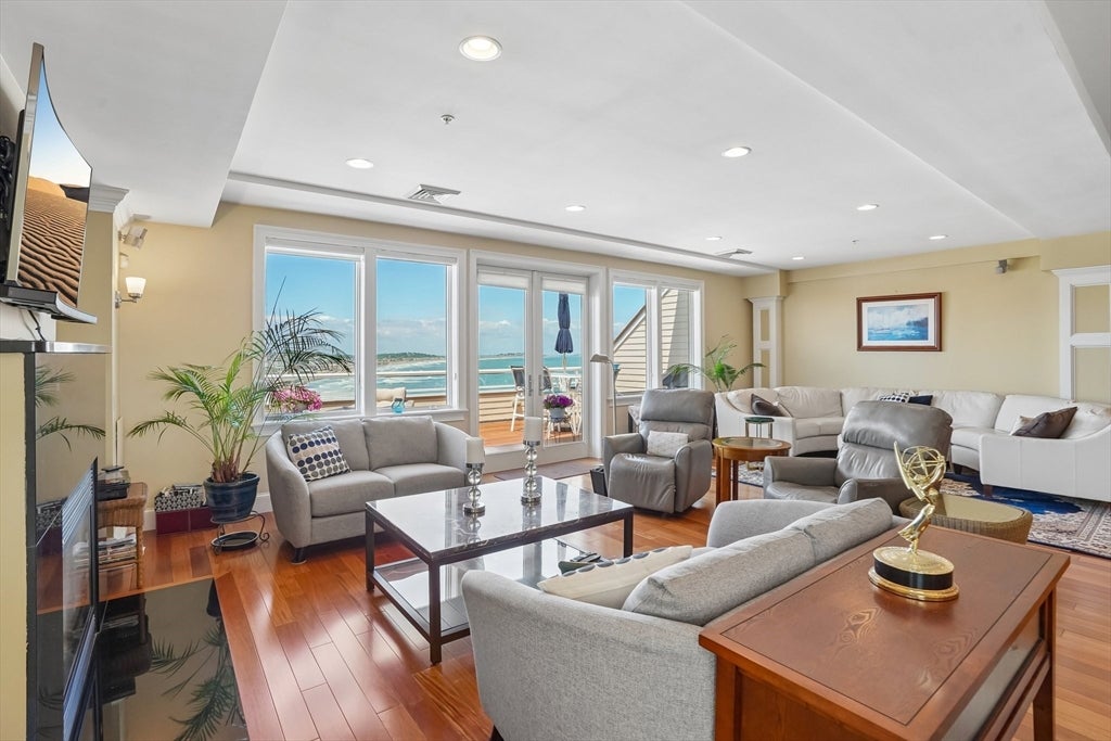 1 Longbeach Ave 201