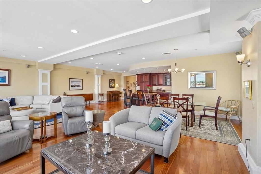 1 Longbeach Ave 201