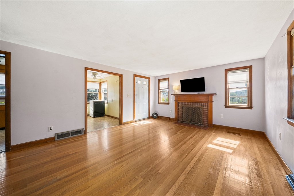 11 Rosalind Rd