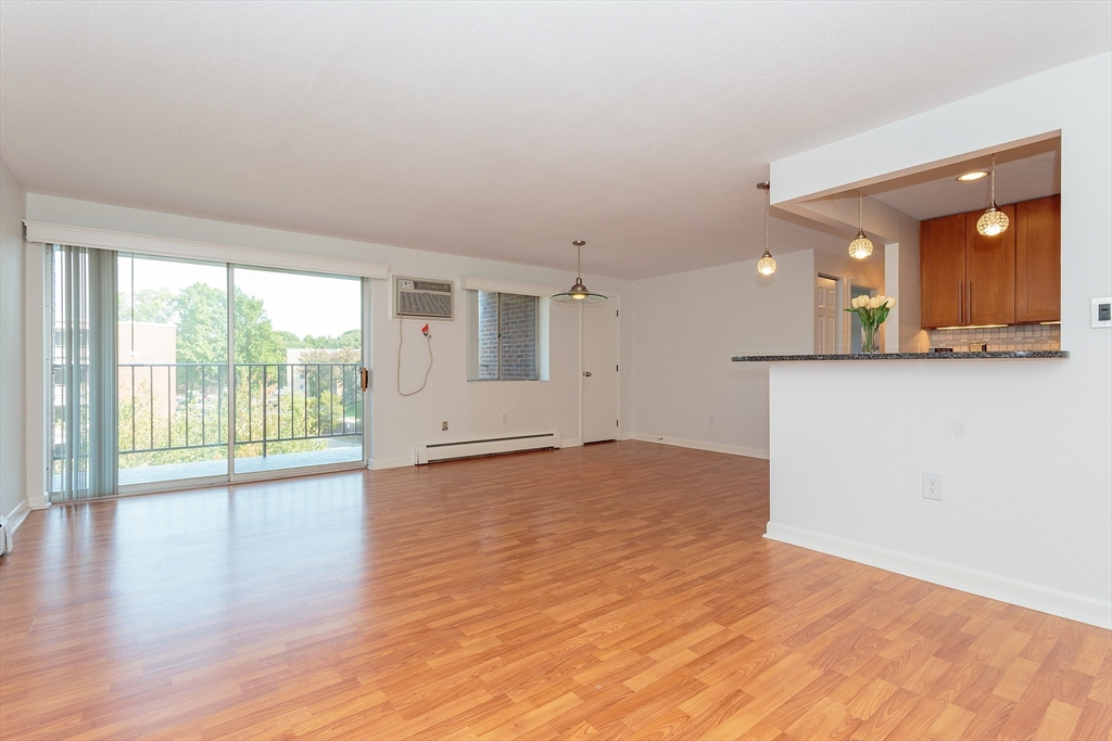 64 Main St 52B