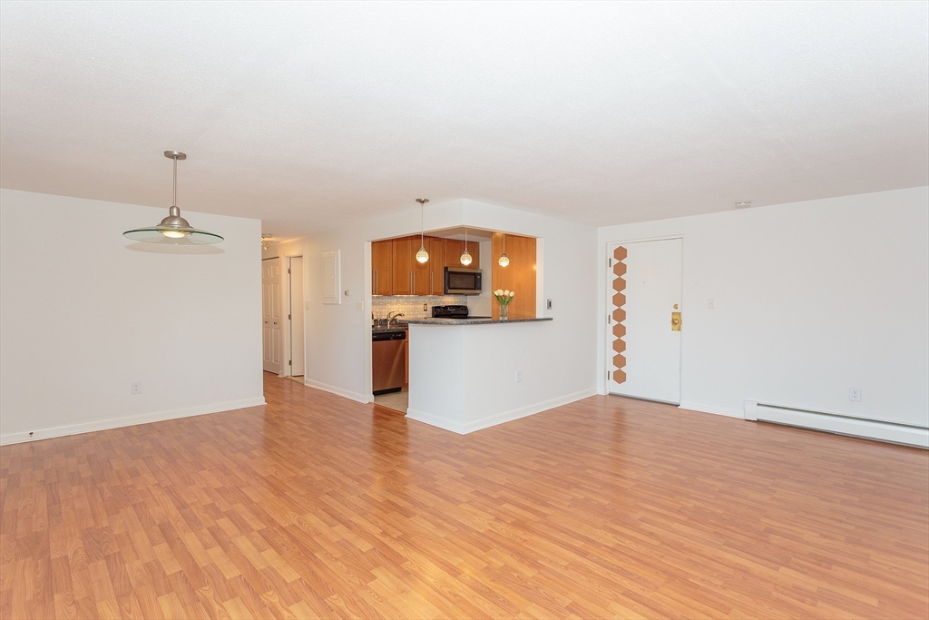 64 Main St 52B